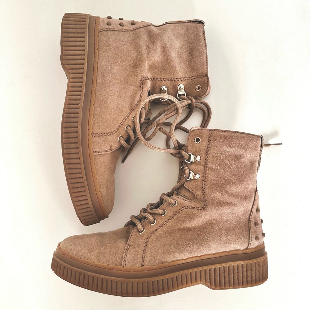 TOD’S LACE UP BOOTS